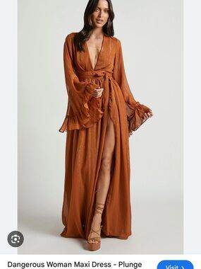 astr the label pleated midi dress V-Neck Pleated Floral Midi Dress